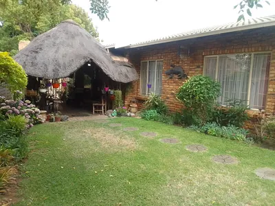 4 Bedroom House For Sale in Rustenburg - 5KZL.webp