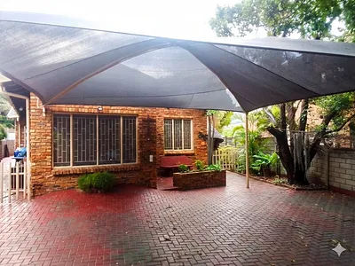 4 Bedroom House For Sale in Rustenburg - 7jeH.webp