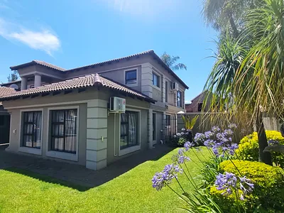 5 Bedroom House For Sale in Hartbeespoort - uLX1.webp