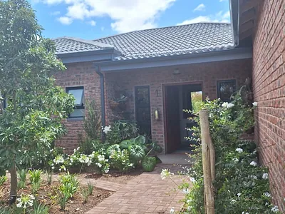 4 Bedroom House For Sale in Stilbaai West, Stilbaai - mJ04.webp