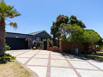 6 Bedroom House For Sale in Port Alfred - axuH.webp
