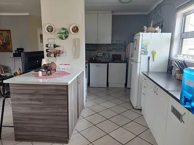 3 Bedroom House For Sale in East London - img