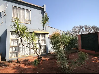 4 Bedroom House For Sale in Isipingo - 16AC.webp