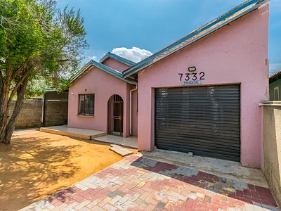 2 Bedroom House For Sale in Soweto - d5cl.webp