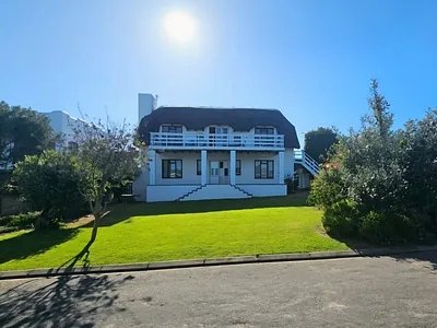 5 Bedroom House For Sale in Stilbaai West, Stilbaai - img