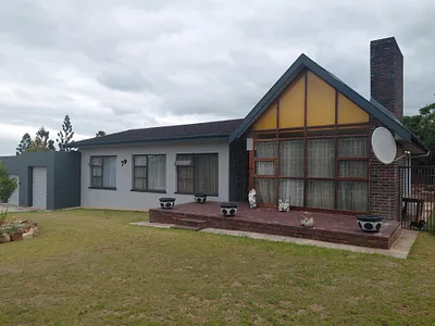 4 Bedroom House For Sale in Uitenhage - img