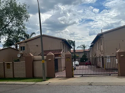 3 Bedroom Apartment For Sale in Alberton - H9tS.webp