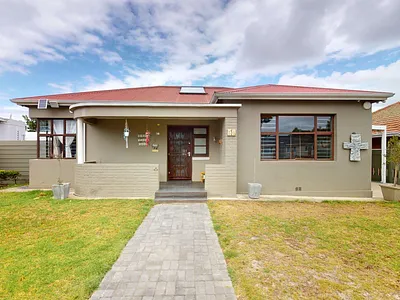 3 Bedroom House For Sale in Port Elizabeth - Fj78.webp