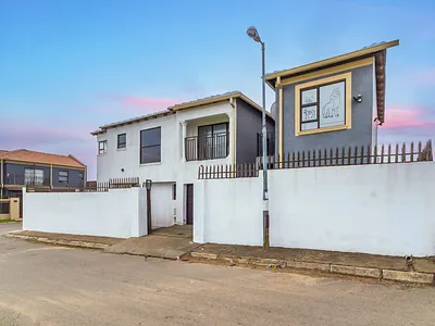 4 Bedroom House For Sale in Soweto - G9GH.webp