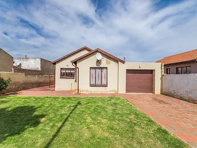 3 Bedroom House For Sale in Soweto - 7Fsd.webp