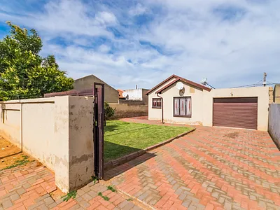 3 Bedroom House For Sale in Soweto - NUGS.webp