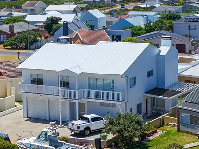 4 Bedroom House For Sale in Struisbaai - Rr6F.webp