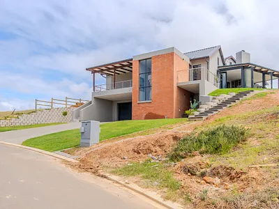 4 Bedroom House For Sale in Hartenbos - zd3u.webp