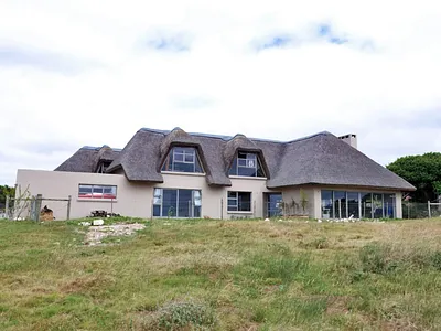4 Bedroom House For Sale in Stilbaai West, Stilbaai - img
