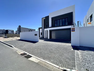4 Bedroom House For Sale in Blouberg - xhfW.webp