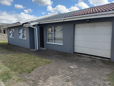 3 Bedroom House For Sale in East London - img