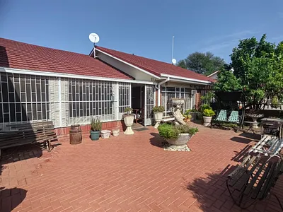 3 Bedroom Townhouse For Sale in Parys - 5rVA.webp