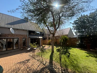 3 Bedroom House For Sale in Witbank - 1KJm.webp