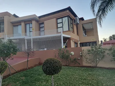 5 Bedroom House For Sale in Rustenburg - 0kiY.webp