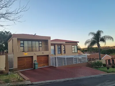 5 Bedroom House For Sale in Rustenburg - 7Qwl.webp