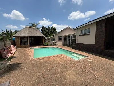 4 Bedroom House For Sale in Newcastle - xgH3.webp