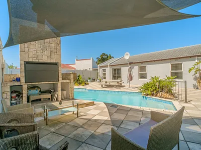 4 Bedroom House For Sale in Goodwood - HUya.webp