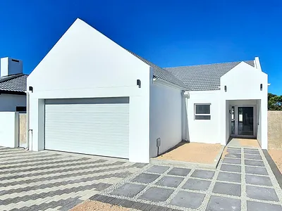 3 Bedroom House For Sale in St Helena Bay - 4znm.webp