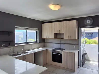 2 Bedroom Apartment To Rent in Fish Hoek - 4FKj.webp