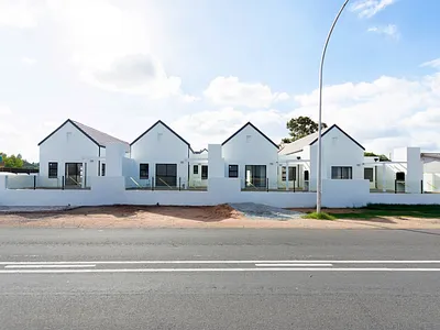 1.5 Bedroom House For Sale in Velddrif - xr4U.webp
