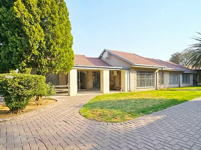 3 Bedroom House For Sale in Vereeniging - KOc1.webp
