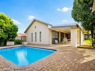 3 Bedroom House For Sale in Vereeniging - kg8F.webp