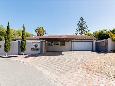 4 Bedroom House For Sale in Velddrif - s0RO.webp