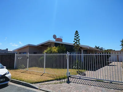 4 Bedroom House To Rent in Strand - DEQJ.webp