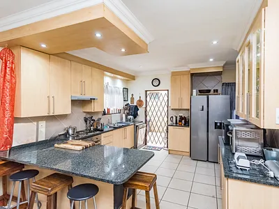3 Bedroom Townhouse For Sale in Krugersdorp - g5yf.webp