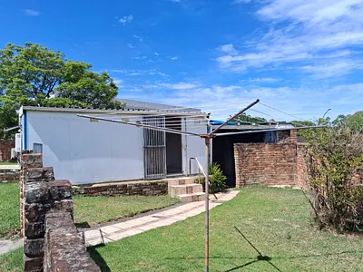 2 Bedroom House To Rent in East London - yisv.webp