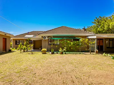 6 Bedroom House For Sale in Durbanville - PB7i.webp