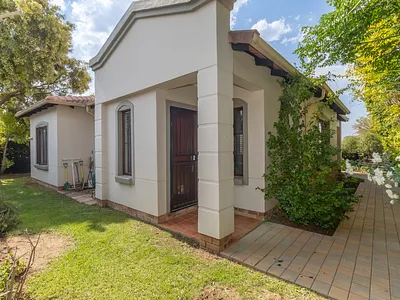 2 Bedroom Townhouse For Sale in Sandton - img