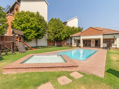 2 Bedroom Apartment For Sale in Sandton - img