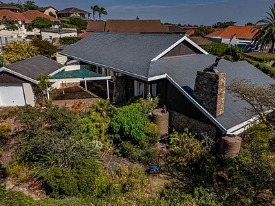 4 Bedroom House For Sale in Port Elizabeth - img