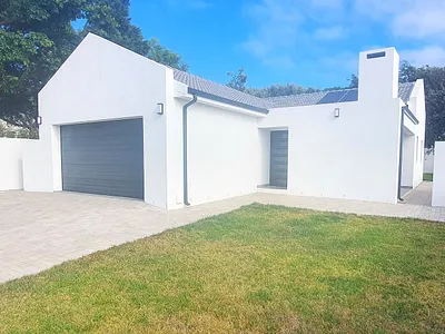 4 Bedroom House For Sale in St Helena Bay - 8p8m.webp