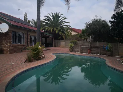 11 Bedroom House For Sale in Witbank - 8FhK.webp
