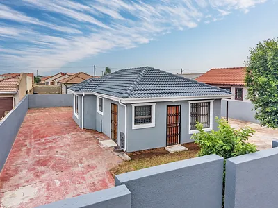 3 Bedroom House For Sale in Soweto - S2B4.webp