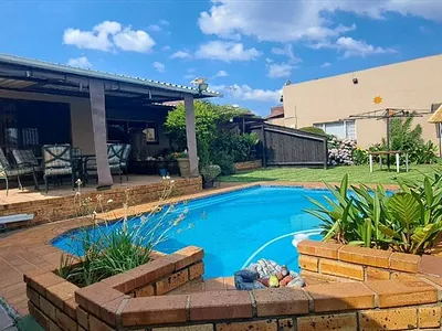 3 Bedroom House For Sale in Benoni - 0kN3.webp