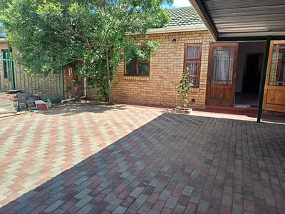 3 Bedroom House To Rent in Queenstown - bKLR.webp