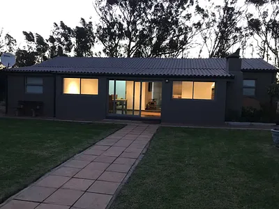 2 Bedroom House To Rent in Vredenburg - img