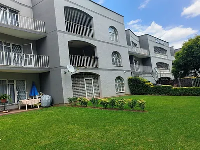 2 Bedroom Apartment For Sale in Potchefstroom - u5yC.webp