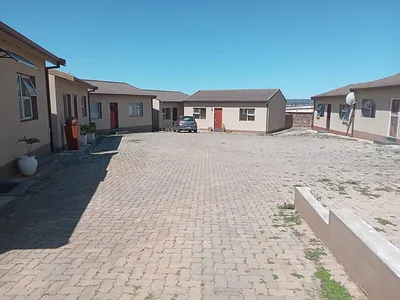 2 Bedroom Townhouse For Sale in Uitenhage - lEAu.webp