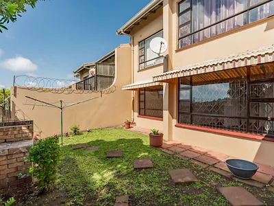 3 Bedroom Townhouse For Sale in Pinetown - DMDL.webp