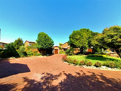 3 Bedroom Townhouse For Sale in Centurion - XYIH.webp
