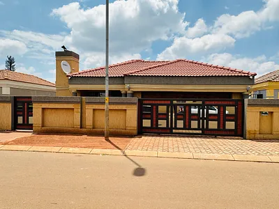 4 Bedroom House For Sale in Boksburg - olP4.webp